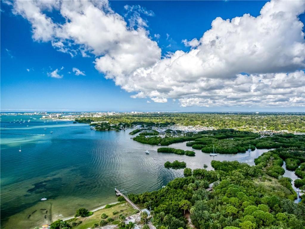 Affordable Two Bedroom Tropical Condo - Private Beach, Pools, Hot Tub Сейнт Питърсбърг Екстериор снимка