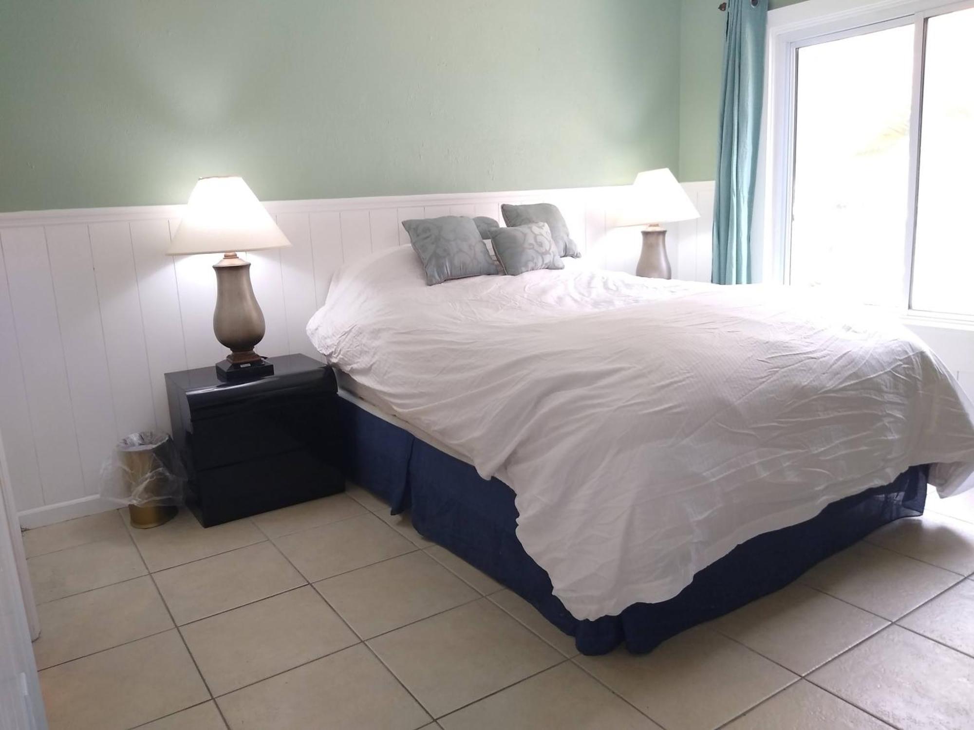 Affordable Two Bedroom Tropical Condo - Private Beach, Pools, Hot Tub Сейнт Питърсбърг Екстериор снимка