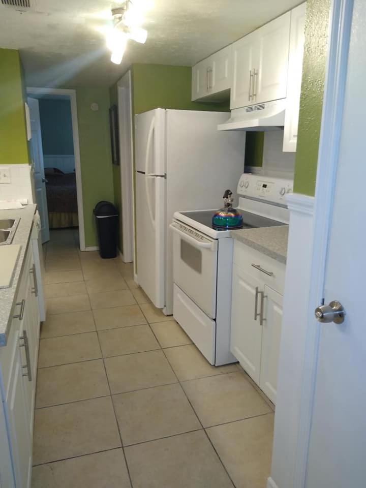 Affordable Two Bedroom Tropical Condo - Private Beach, Pools, Hot Tub Сейнт Питърсбърг Екстериор снимка
