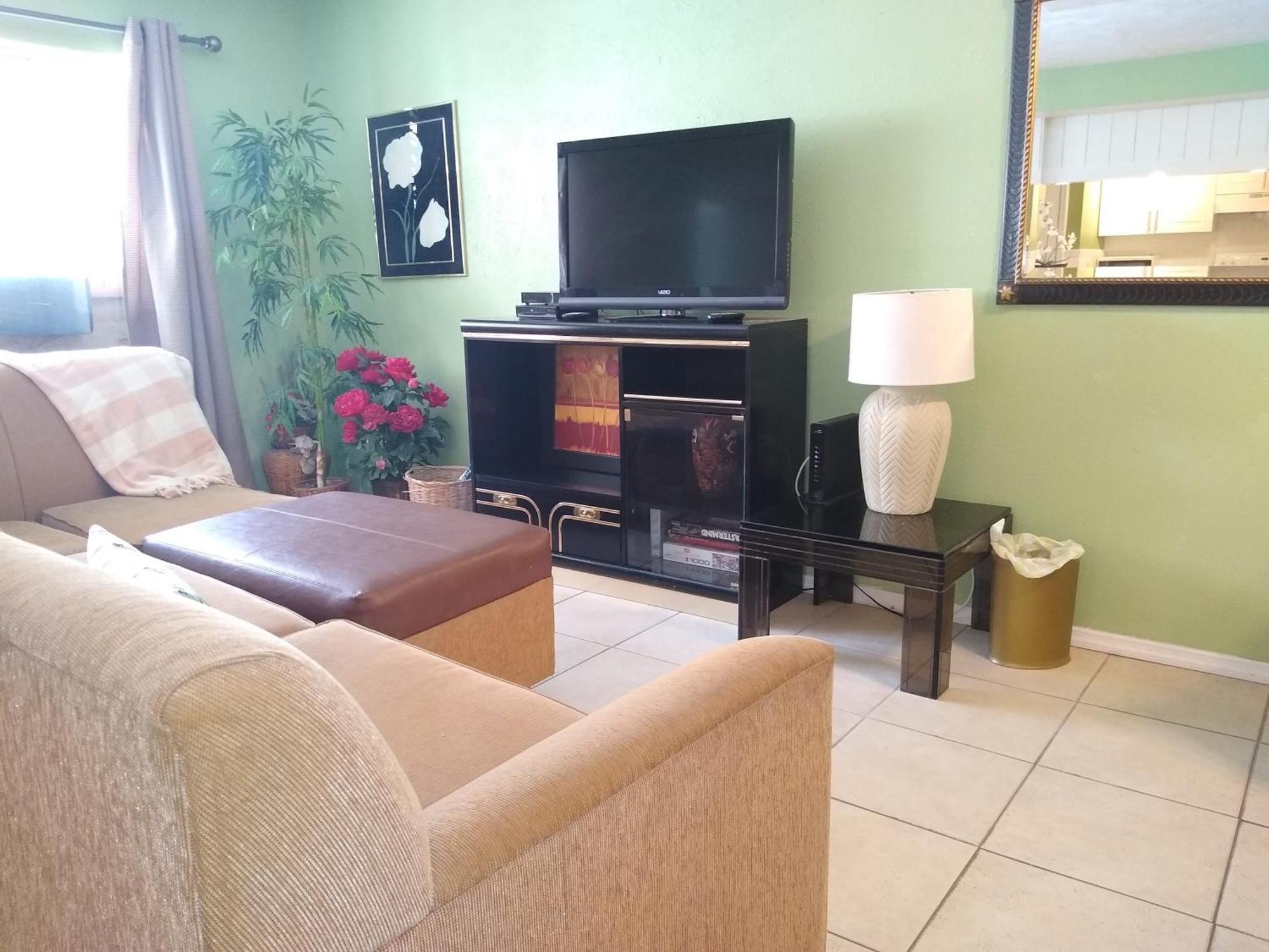 Affordable Two Bedroom Tropical Condo - Private Beach, Pools, Hot Tub Сейнт Питърсбърг Екстериор снимка