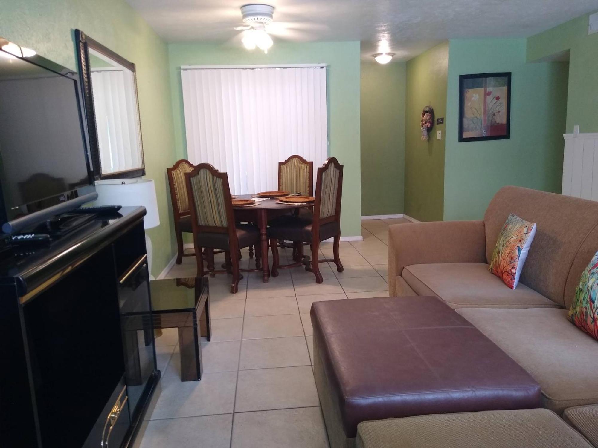 Affordable Two Bedroom Tropical Condo - Private Beach, Pools, Hot Tub Сейнт Питърсбърг Екстериор снимка