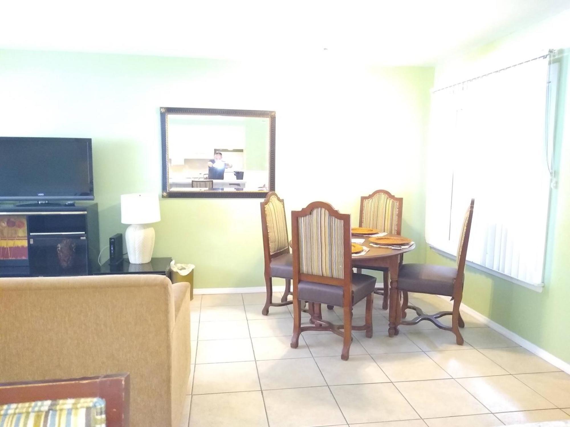 Affordable Two Bedroom Tropical Condo - Private Beach, Pools, Hot Tub Сейнт Питърсбърг Екстериор снимка