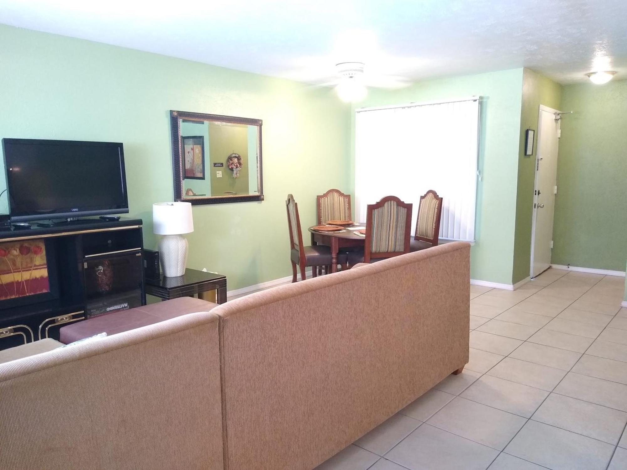 Affordable Two Bedroom Tropical Condo - Private Beach, Pools, Hot Tub Сейнт Питърсбърг Екстериор снимка